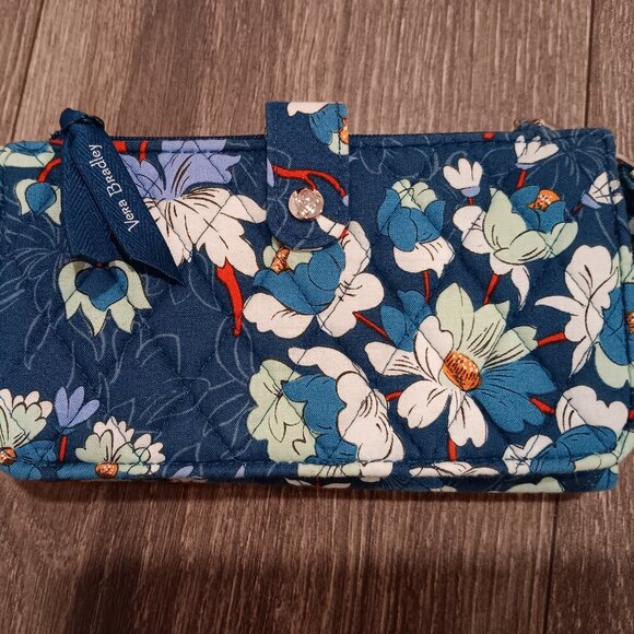 Vera Bradley wallet / Excellent condition! - Picture 2 of 5